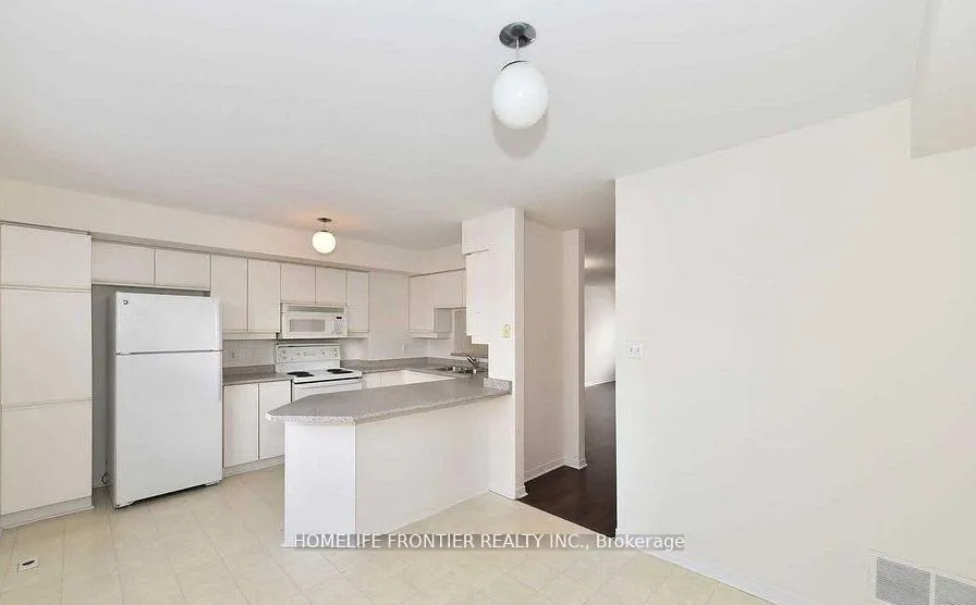 Photo 4 of 2C Leaside Park Drive, Toronto, Thorncliffe Park — HOMEH