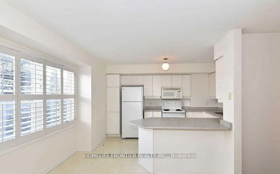 Photo 5 of 2C Leaside Park Drive, Toronto, Thorncliffe Park — HOMEH