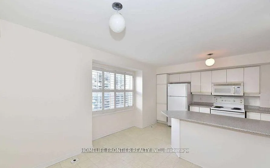 Photo 6 of 2C Leaside Park Drive, Toronto, Thorncliffe Park — HOMEH