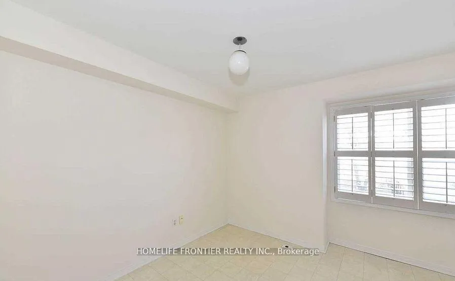 Photo 8 of 2C Leaside Park Drive, Toronto, Thorncliffe Park — HOMEH