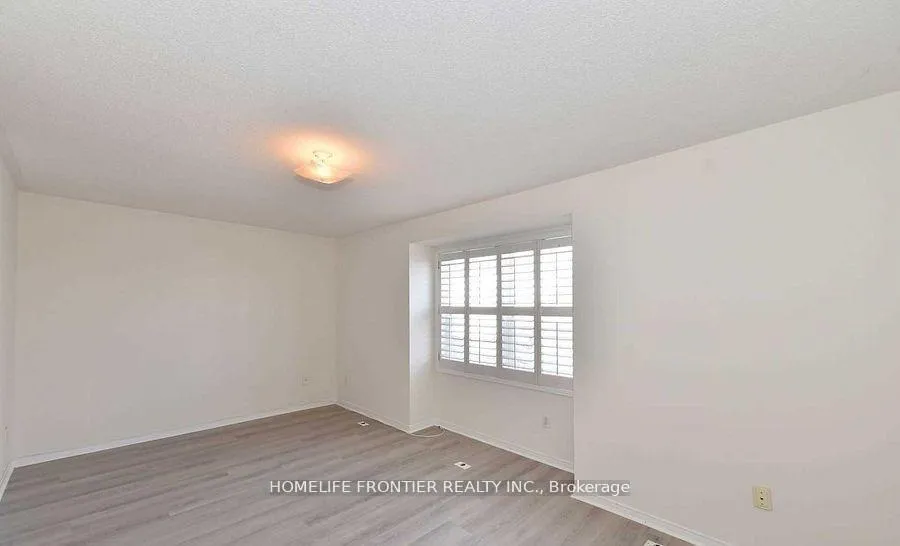 Photo 11 of 2C Leaside Park Drive, Toronto, Thorncliffe Park — HOMEH