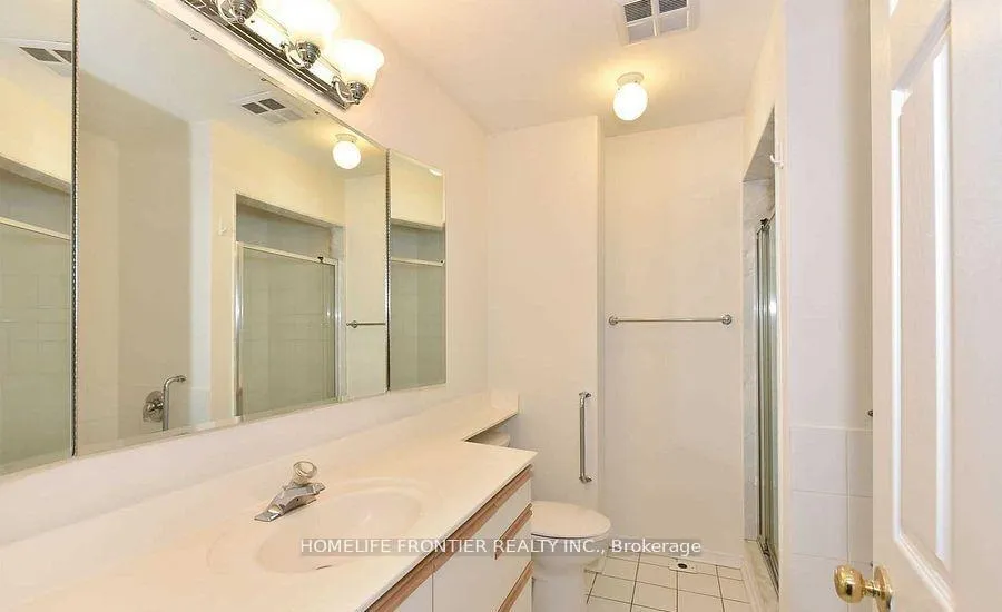 Photo 12 of 2C Leaside Park Drive, Toronto, Thorncliffe Park — HOMEH