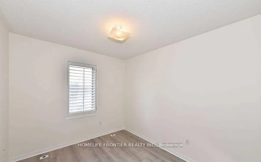 Photo 15 of 2C Leaside Park Drive, Toronto, Thorncliffe Park — HOMEH