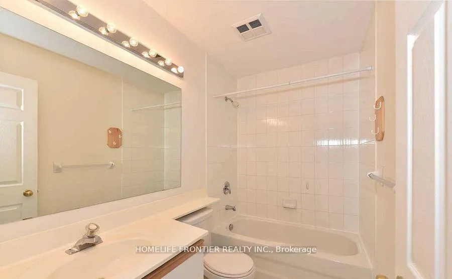 Photo 17 of 2C Leaside Park Drive, Toronto, Thorncliffe Park — HOMEH