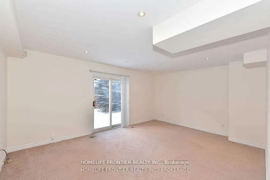 Photo 19 of 2C Leaside Park Drive, Toronto, Thorncliffe Park — HOMEH