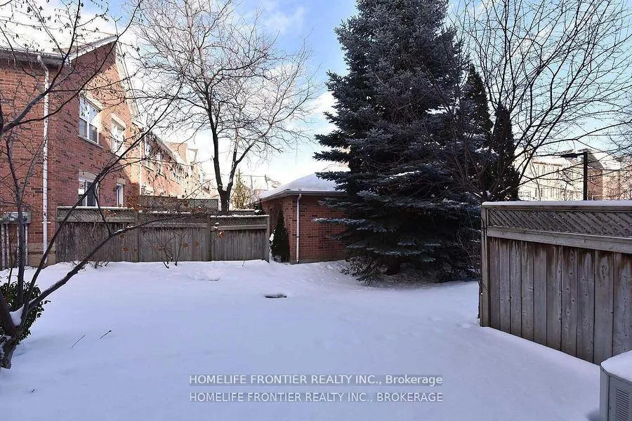 Photo 20 of 2C Leaside Park Drive, Toronto, Thorncliffe Park — HOMEH