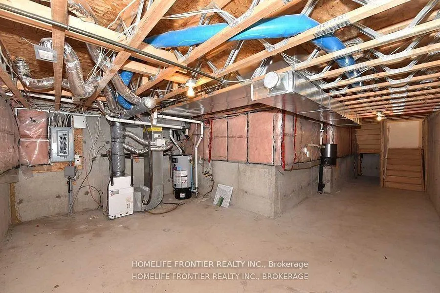 Photo 22 of 2C Leaside Park Drive, Toronto, Thorncliffe Park — HOMEH