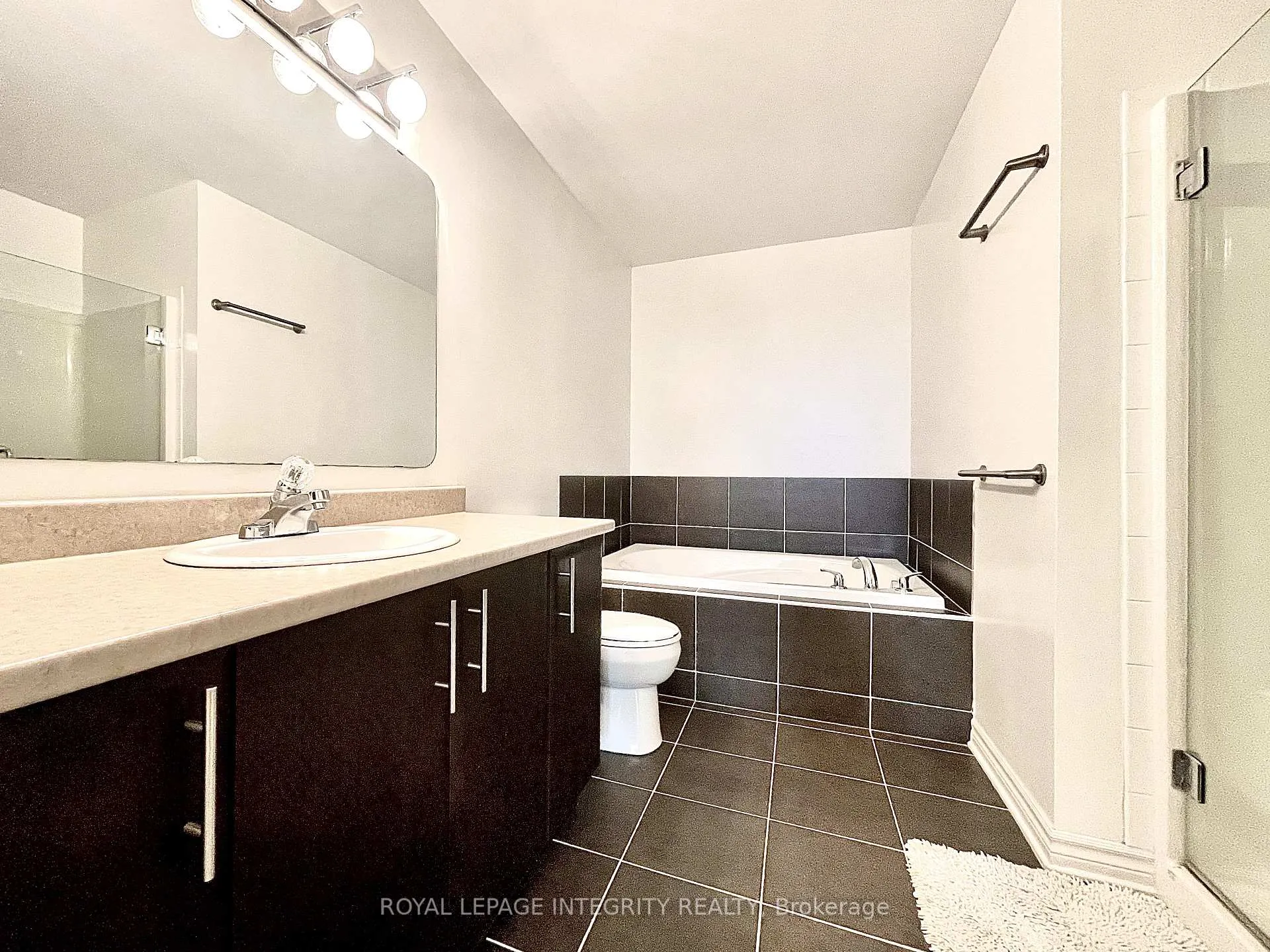 Photo 16 of 616 Whitecliffs Avenue, Ottawa, Riverside South — HOMEH