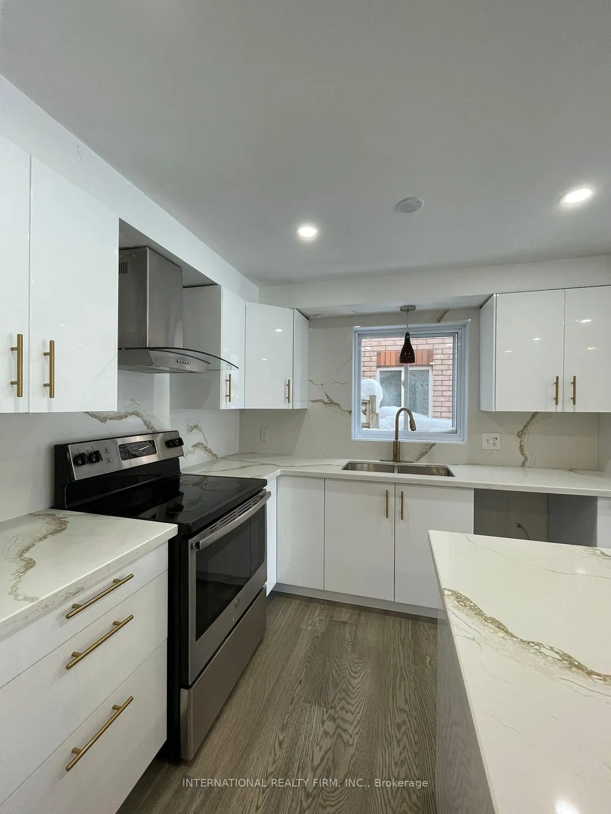 Photo 5 of 63 Wessenger Drive, Barrie, Holly — HOMEH