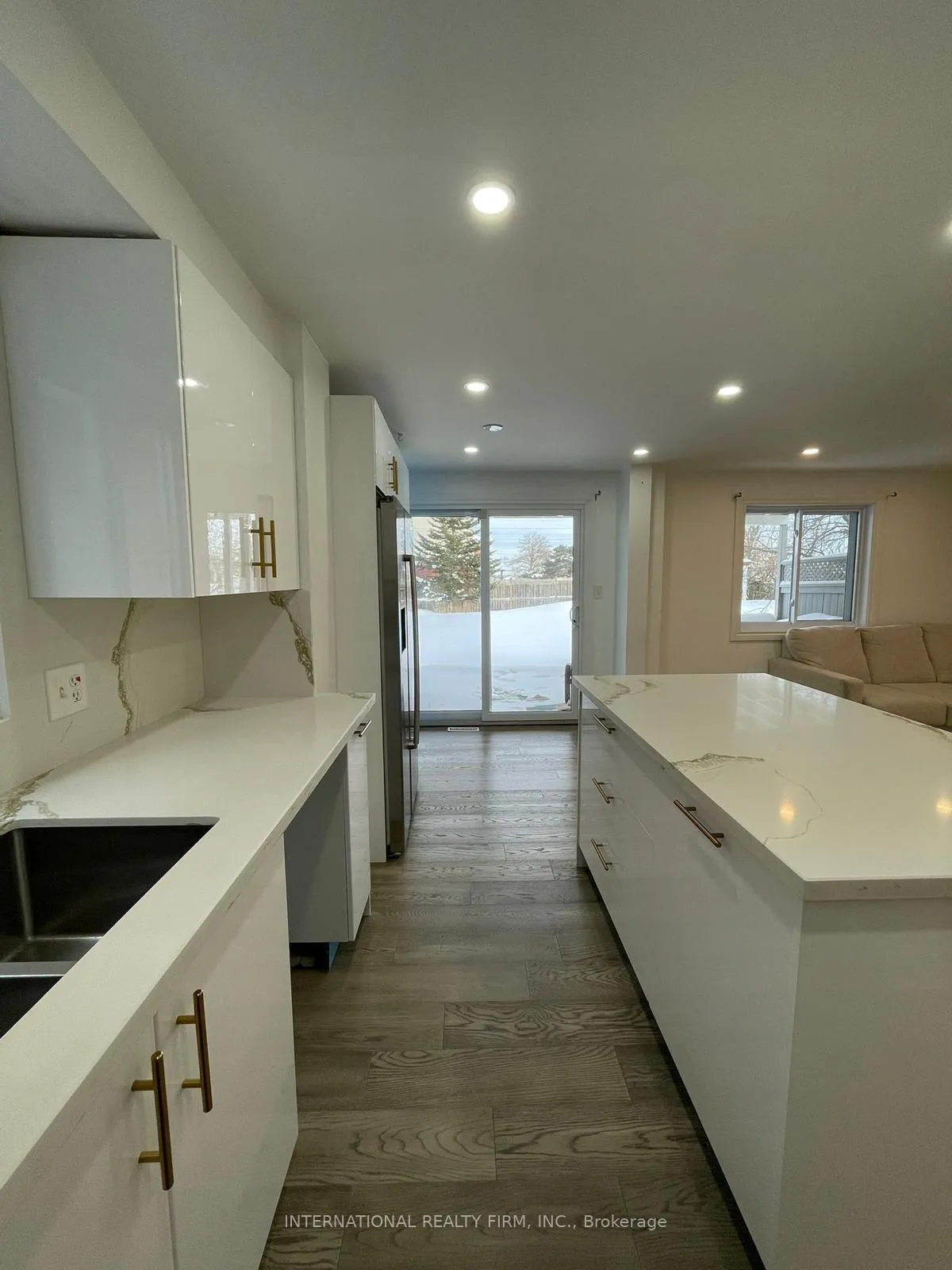 Photo 6 of 63 Wessenger Drive, Barrie, Holly — HOMEH