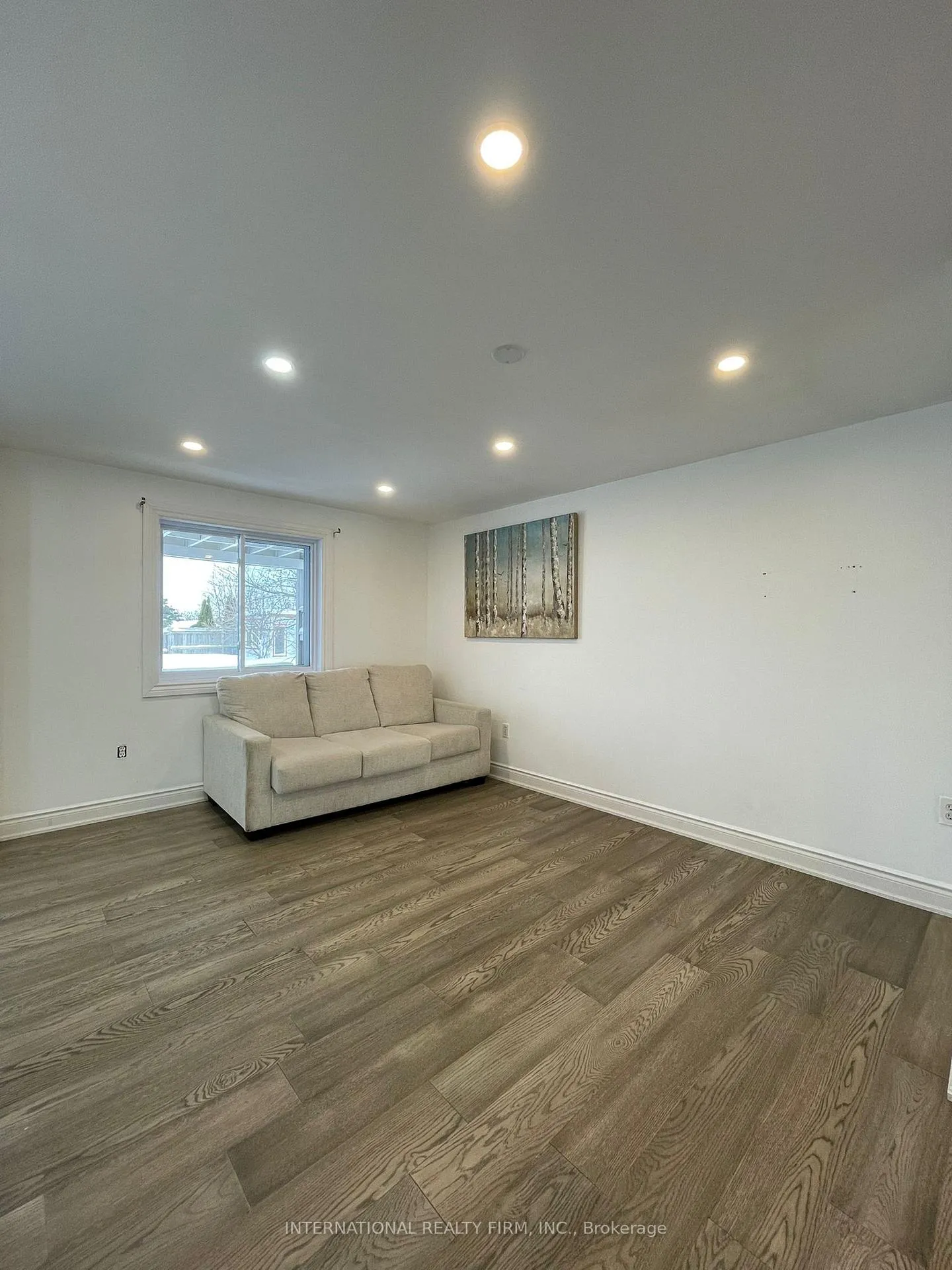 Photo 9 of 63 Wessenger Drive, Barrie, Holly — HOMEH