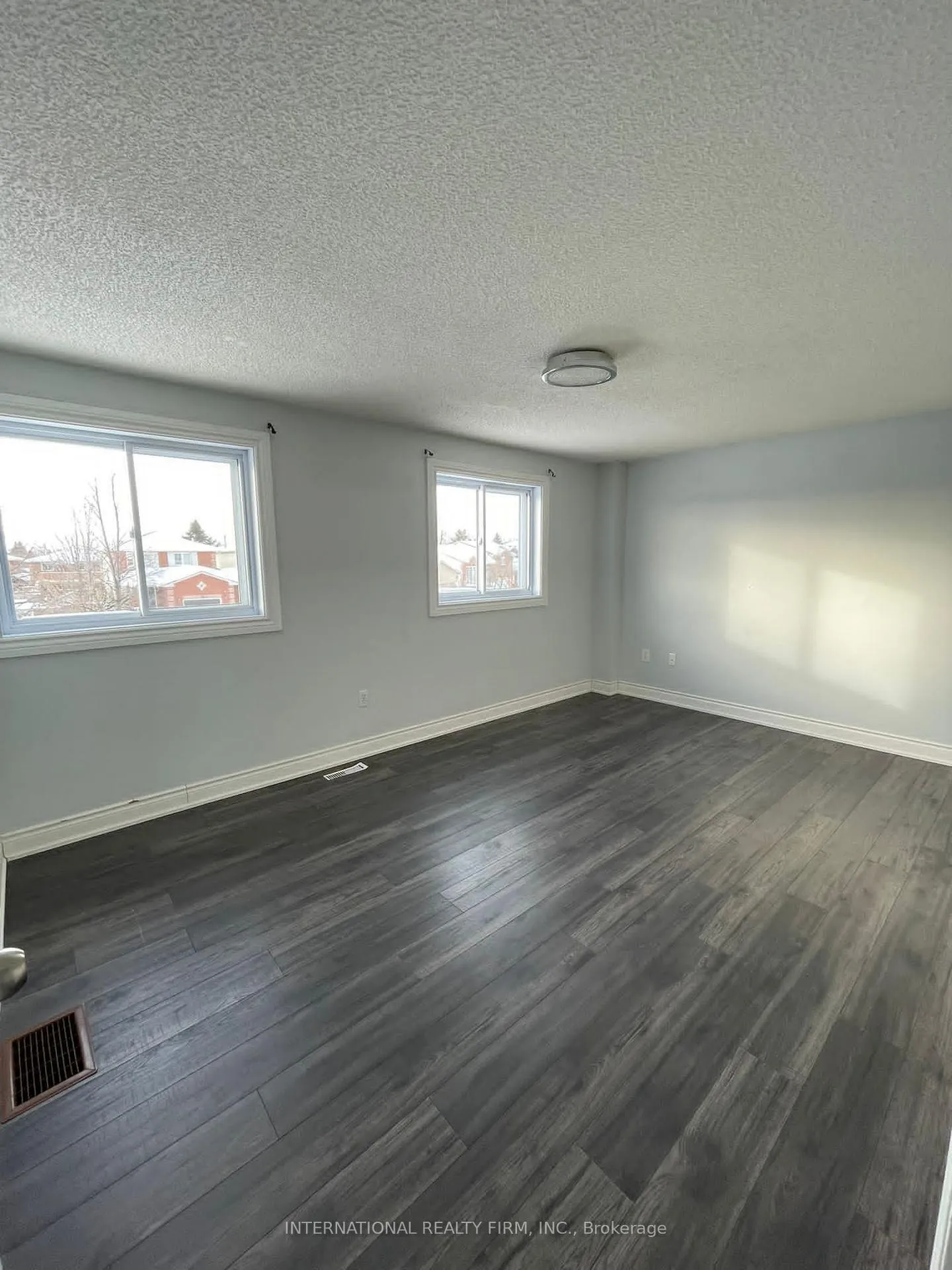 Photo 14 of 63 Wessenger Drive, Barrie, Holly — HOMEH