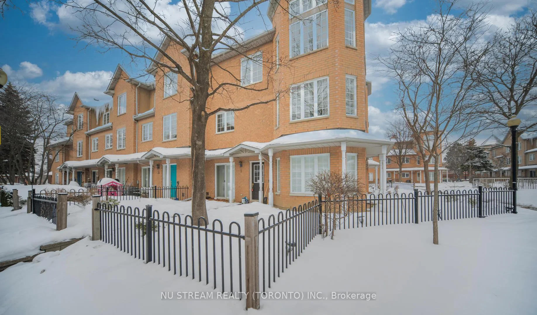 Photo 2 of Unit 5, 7 St Moritz Way, Markham, Unionville — HOMEH