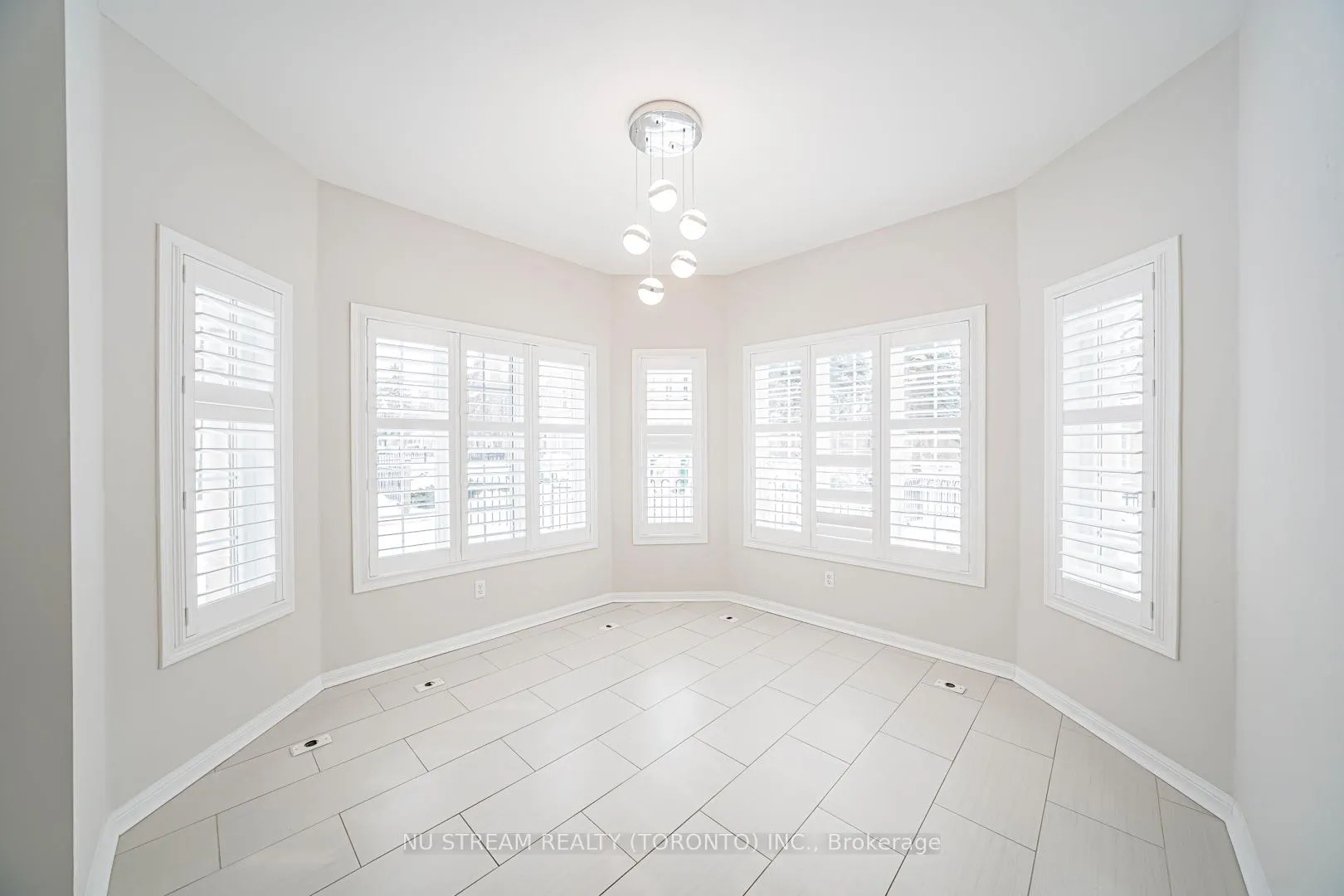Photo 8 of Unit 5, 7 St Moritz Way, Markham, Unionville — HOMEH