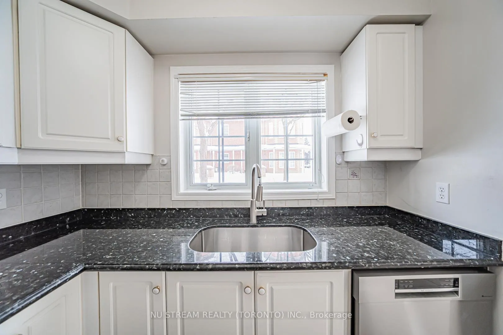 Photo 11 of Unit 5, 7 St Moritz Way, Markham, Unionville — HOMEH