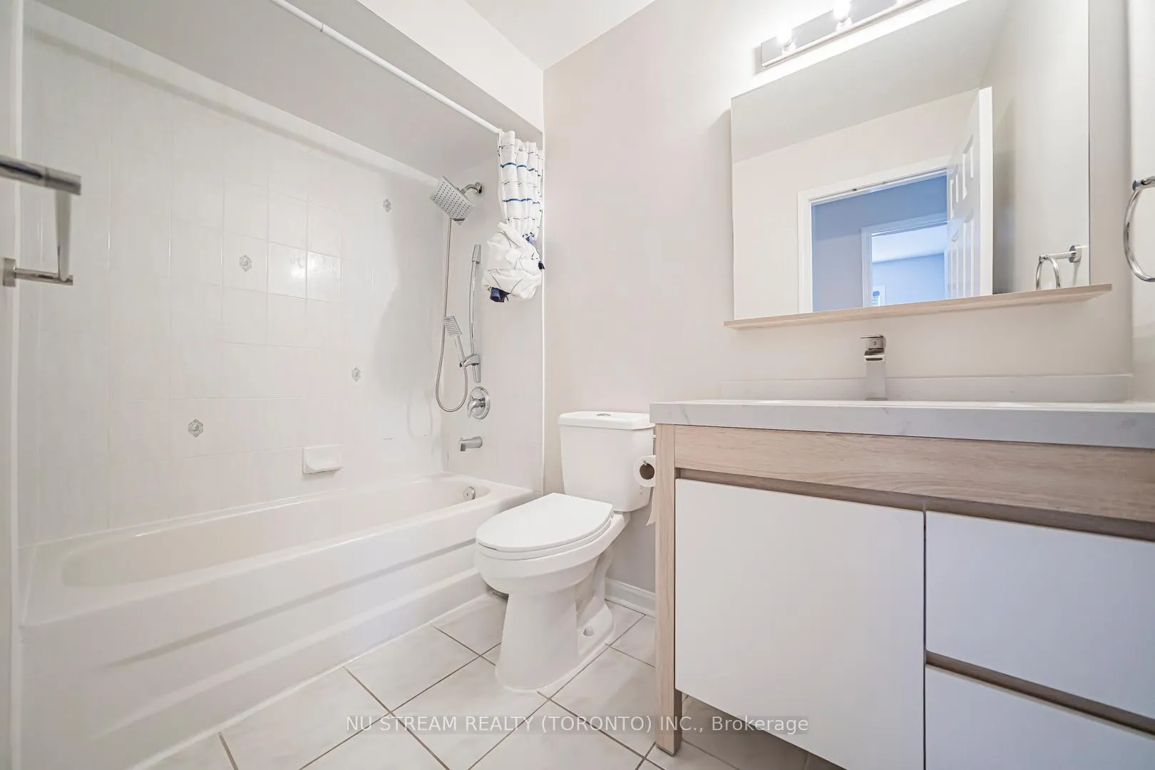 Photo 31 of Unit 5, 7 St Moritz Way, Markham, Unionville — HOMEH