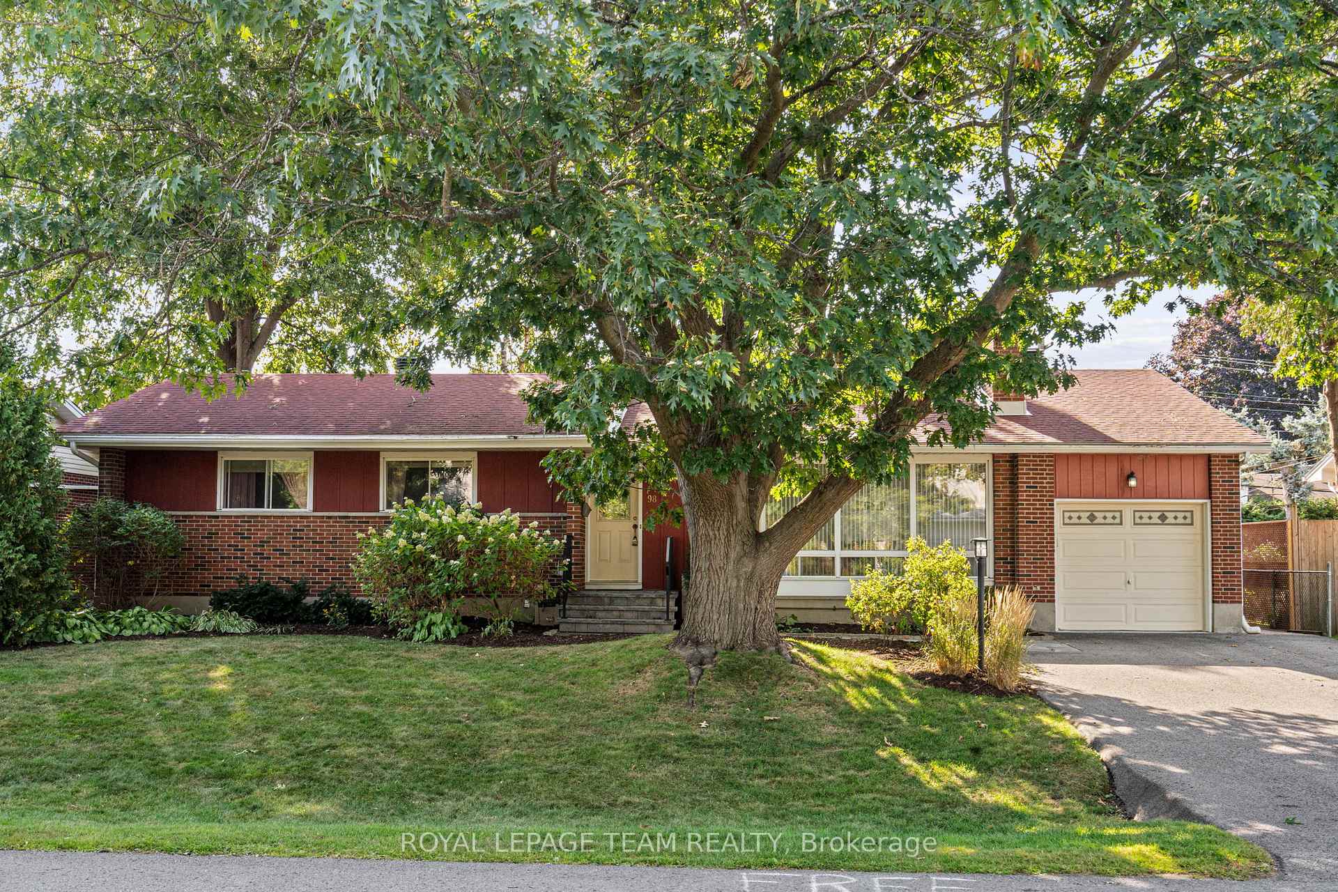 Photo 1 of 98 Starwood Road, Ottawa, Meadowlands/St. Claire Gardens — HOMEH
