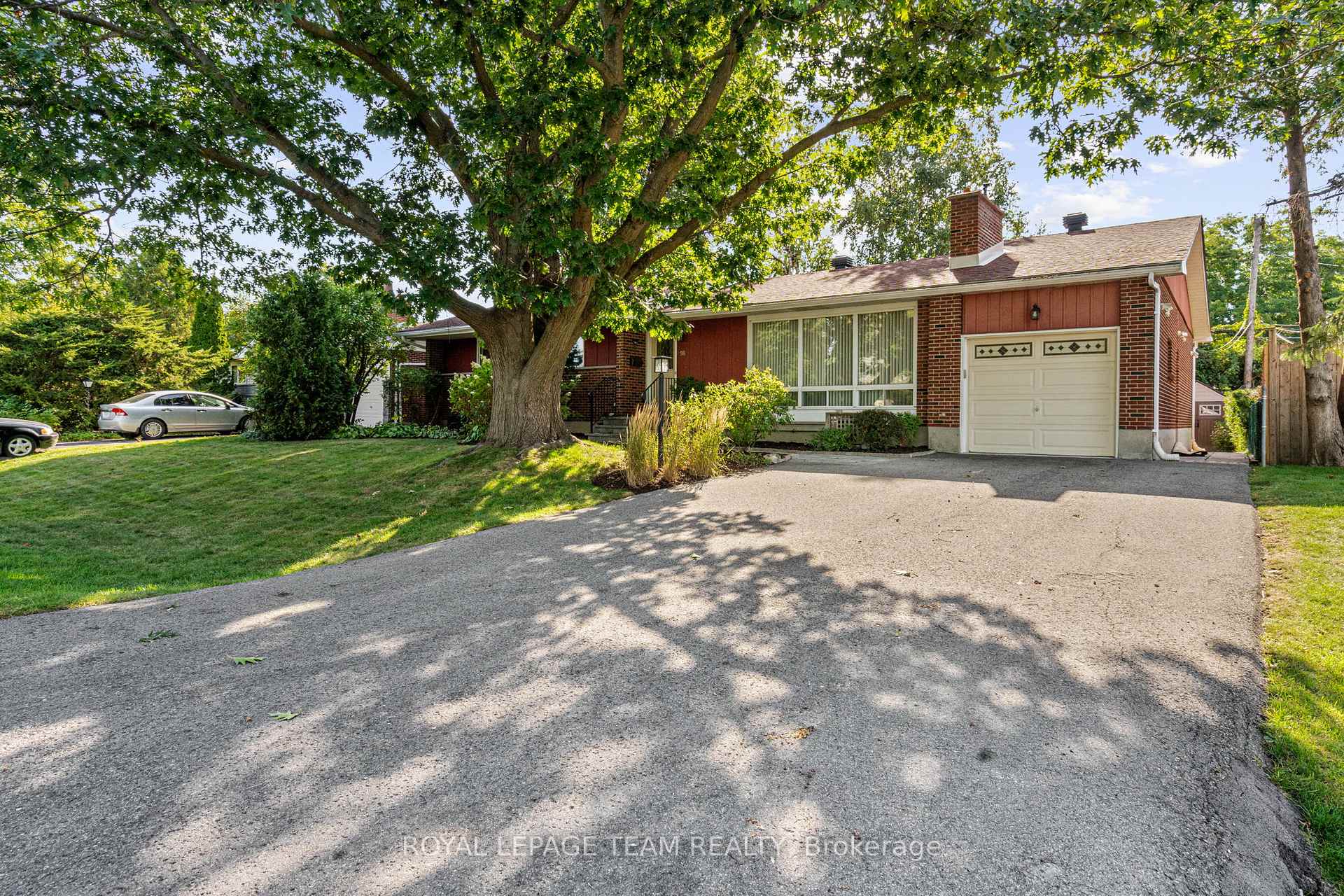 Photo 2 of 98 Starwood Road, Ottawa, Meadowlands/St. Claire Gardens — HOMEH