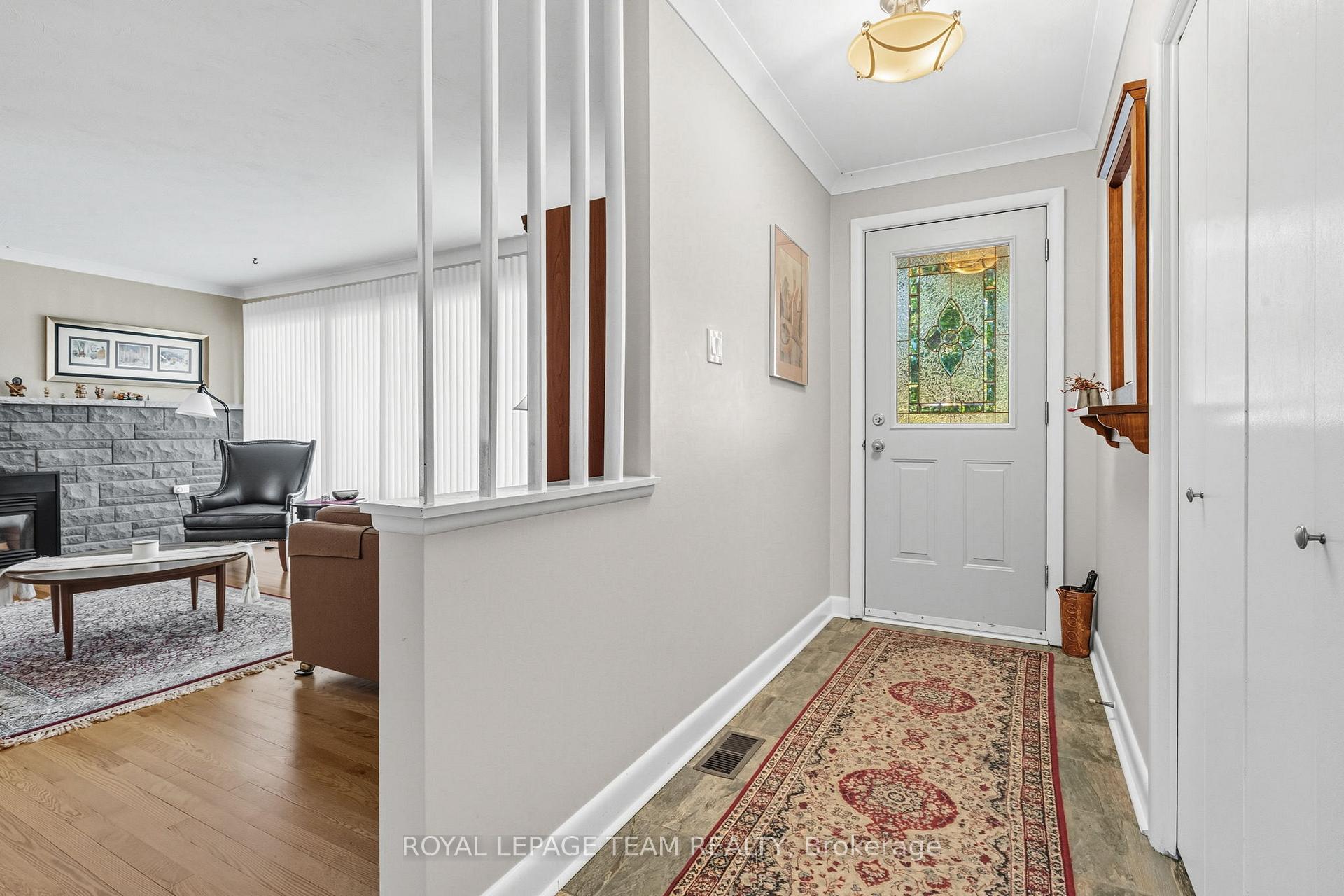Photo 3 of 98 Starwood Road, Ottawa, Meadowlands/St. Claire Gardens — HOMEH