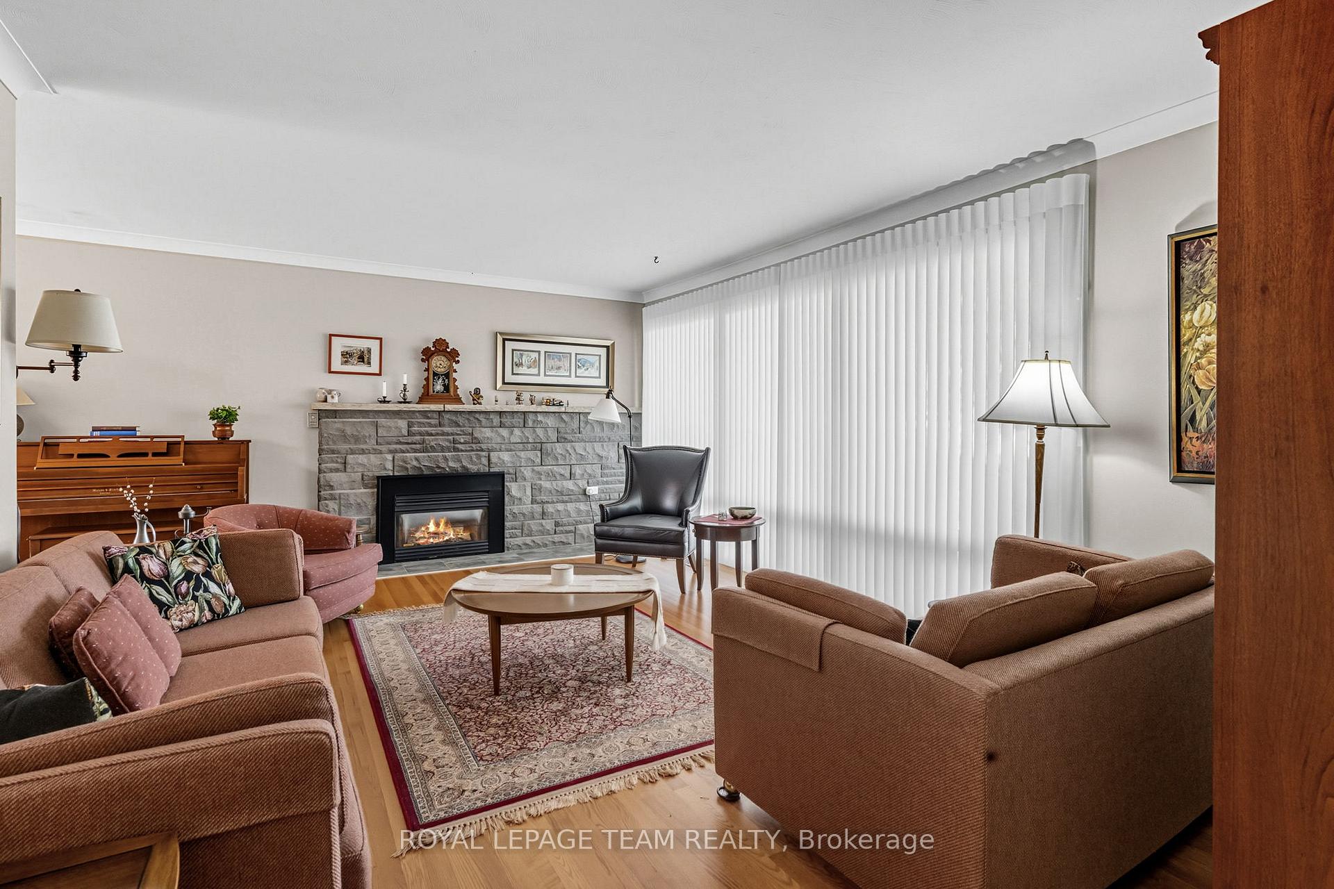 Photo 4 of 98 Starwood Road, Ottawa, Meadowlands/St. Claire Gardens — HOMEH