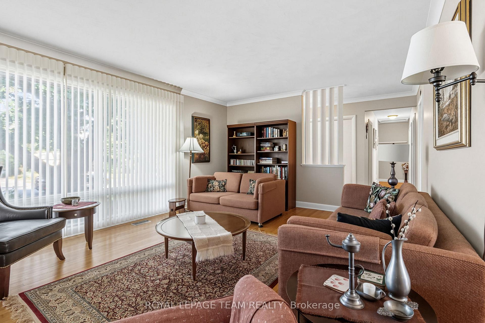 Photo 5 of 98 Starwood Road, Ottawa, Meadowlands/St. Claire Gardens — HOMEH