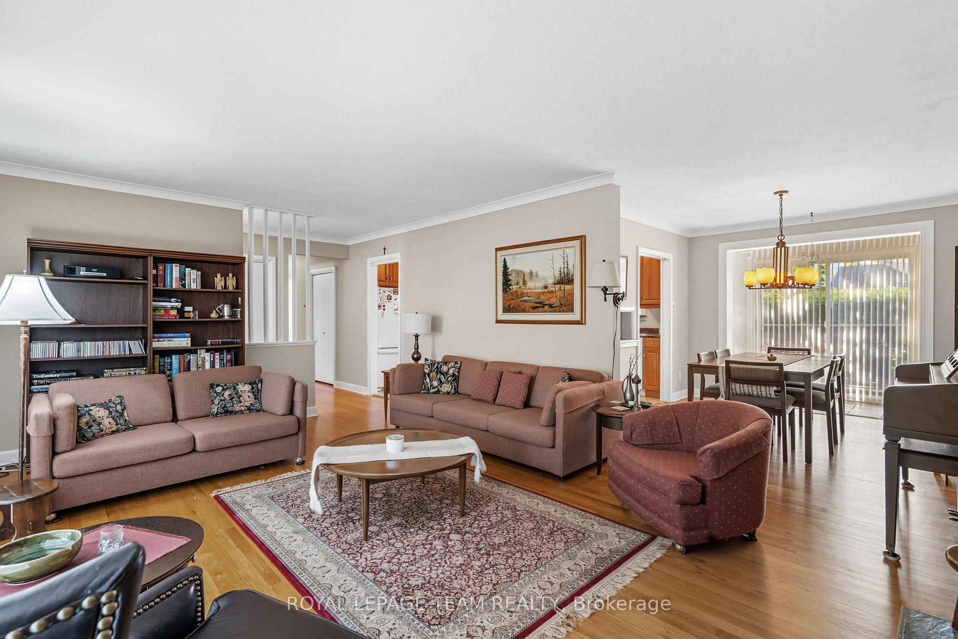 Photo 6 of 98 Starwood Road, Ottawa, Meadowlands/St. Claire Gardens — HOMEH