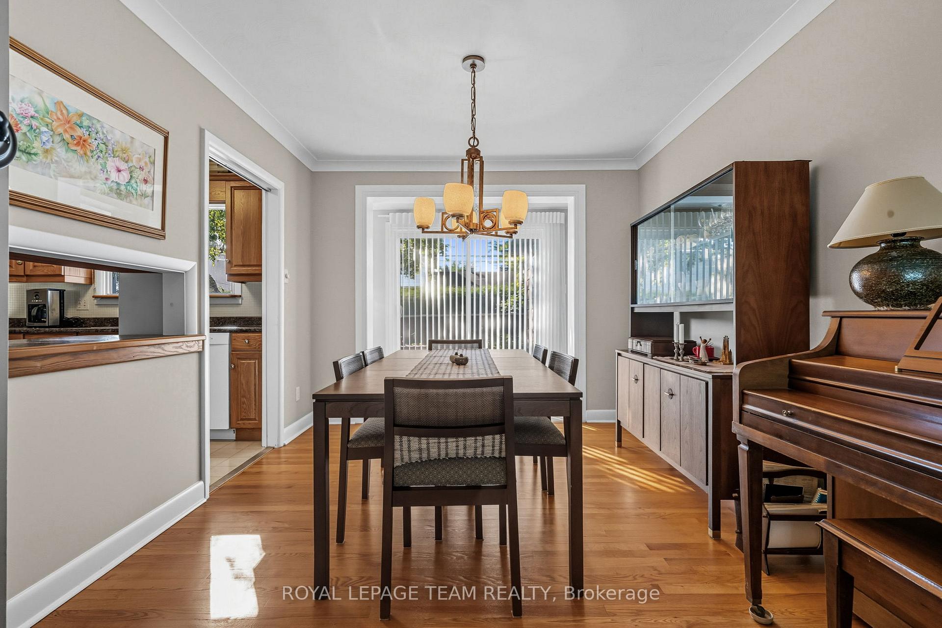 Photo 7 of 98 Starwood Road, Ottawa, Meadowlands/St. Claire Gardens — HOMEH