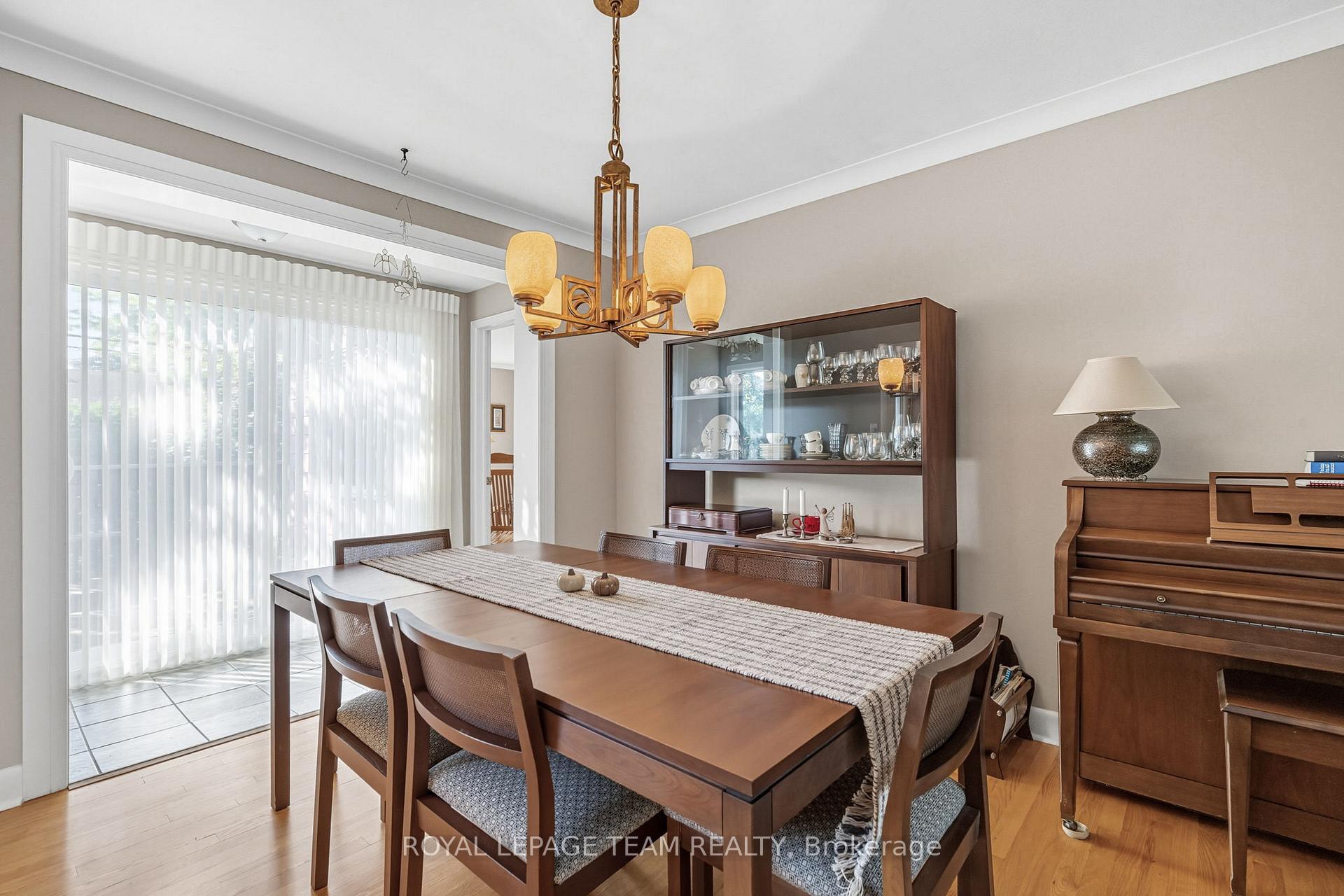 Photo 8 of 98 Starwood Road, Ottawa, Meadowlands/St. Claire Gardens — HOMEH