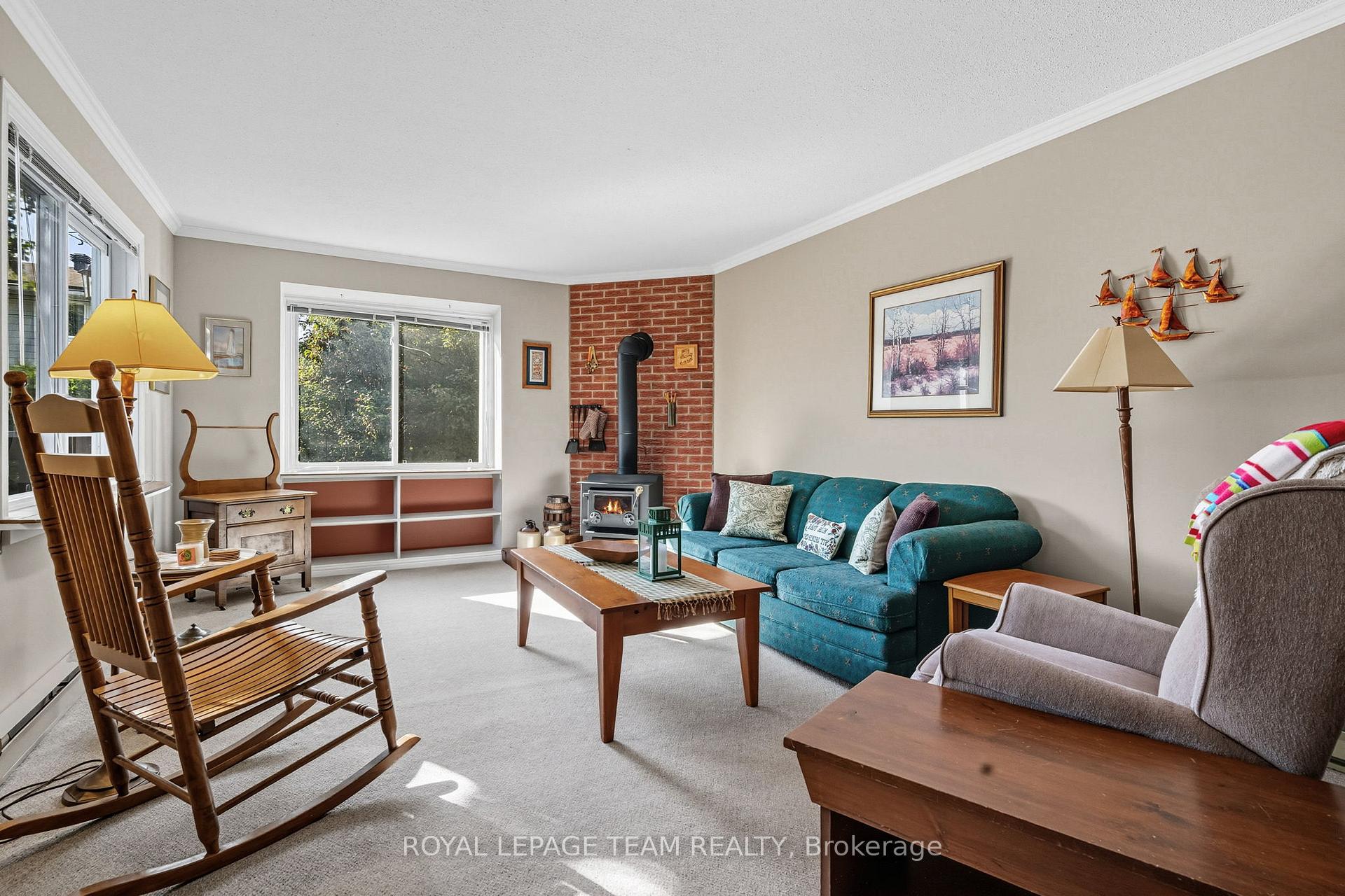 Photo 9 of 98 Starwood Road, Ottawa, Meadowlands/St. Claire Gardens — HOMEH