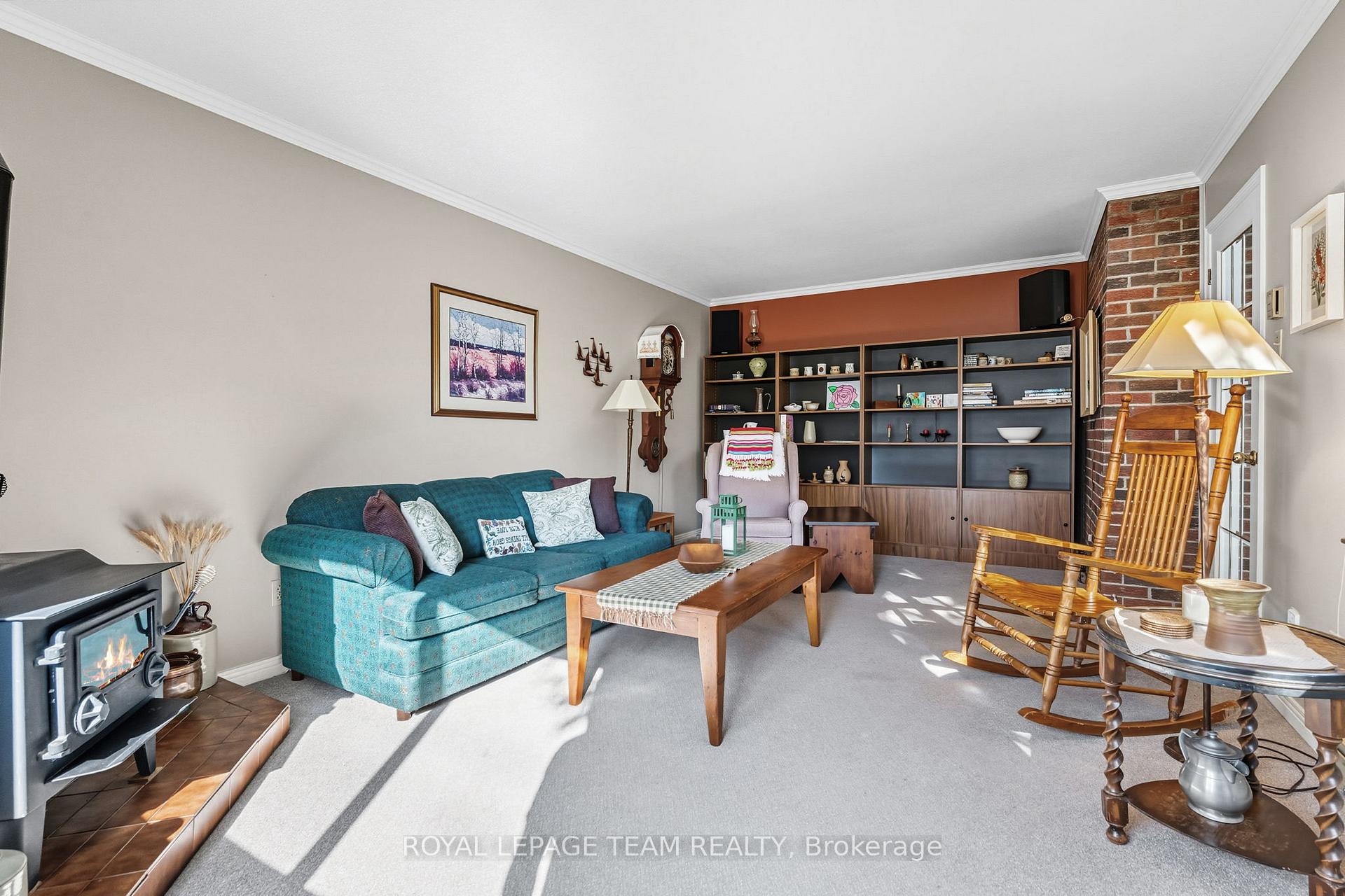 Photo 10 of 98 Starwood Road, Ottawa, Meadowlands/St. Claire Gardens — HOMEH