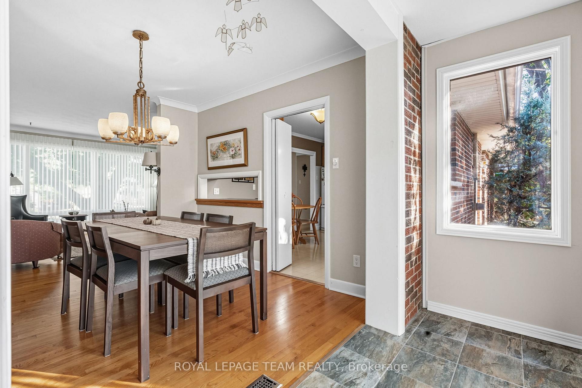 Photo 11 of 98 Starwood Road, Ottawa, Meadowlands/St. Claire Gardens — HOMEH