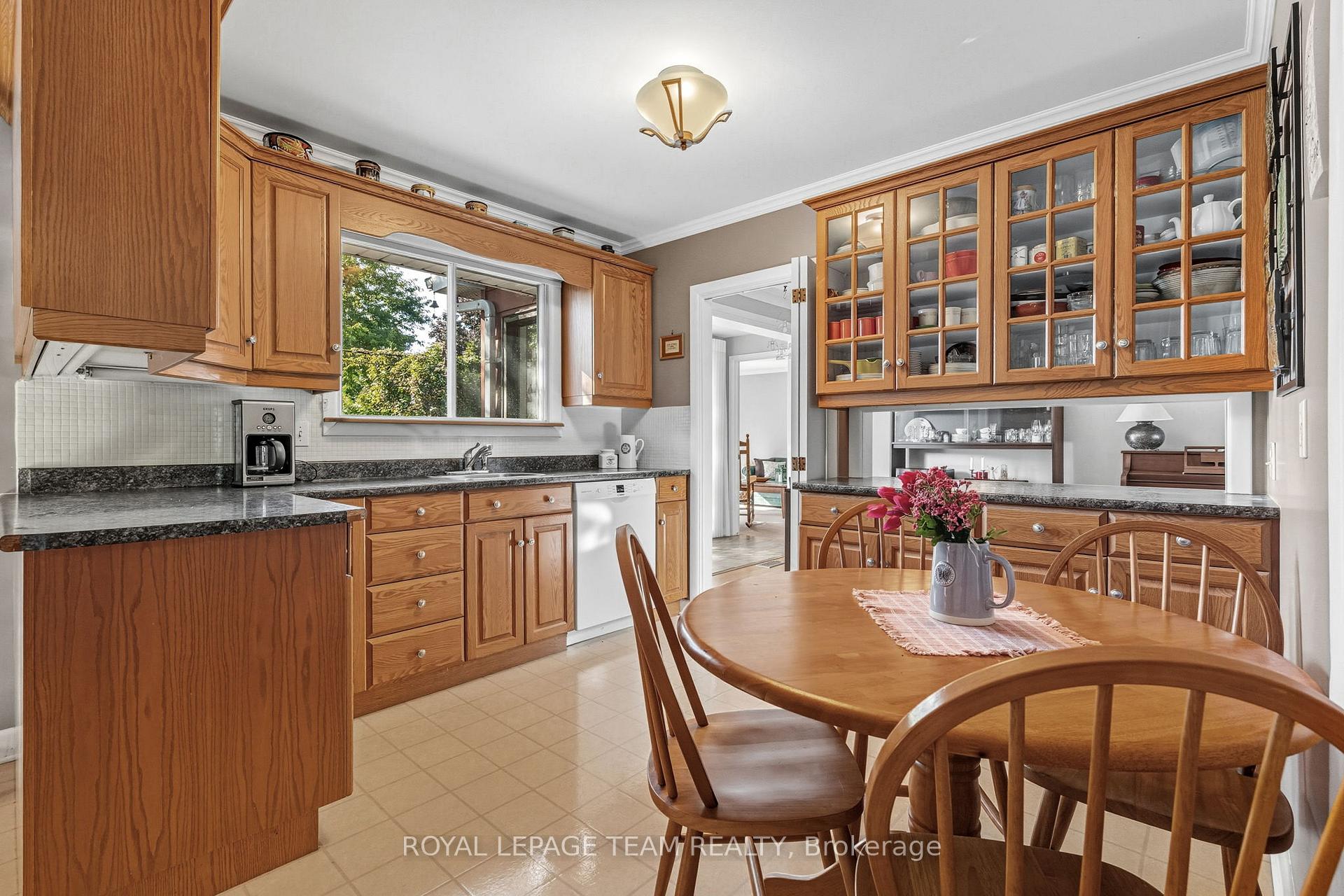 Photo 13 of 98 Starwood Road, Ottawa, Meadowlands/St. Claire Gardens — HOMEH