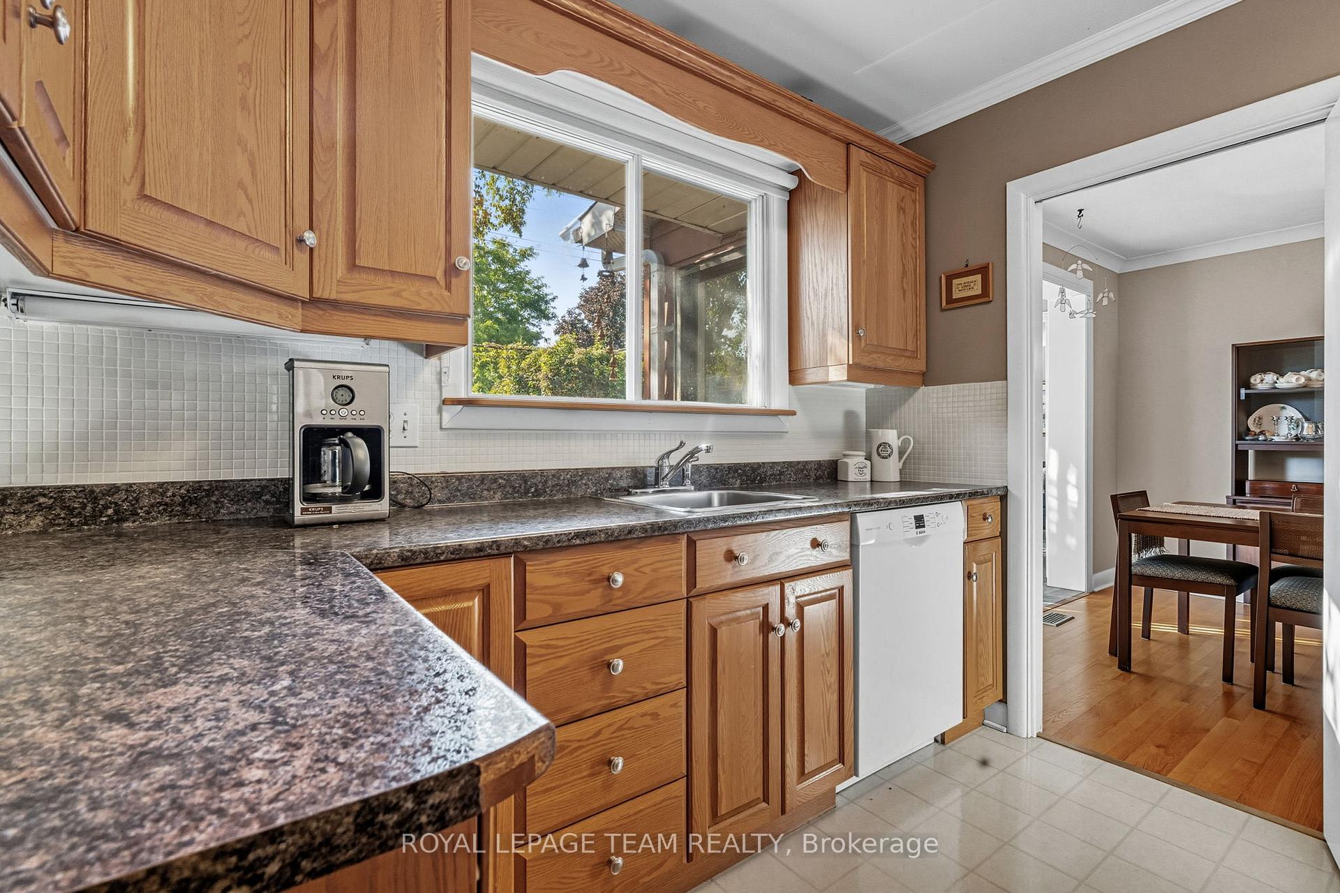 Photo 14 of 98 Starwood Road, Ottawa, Meadowlands/St. Claire Gardens — HOMEH