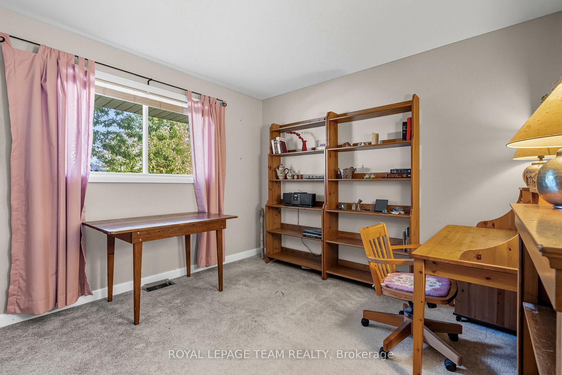 Photo 18 of 98 Starwood Road, Ottawa, Meadowlands/St. Claire Gardens — HOMEH