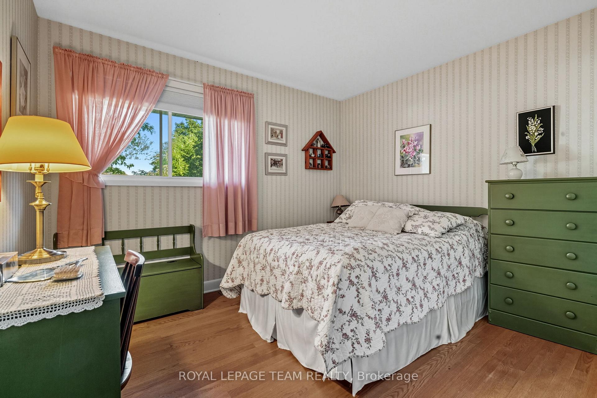 Photo 23 of 98 Starwood Road, Ottawa, Meadowlands/St. Claire Gardens — HOMEH