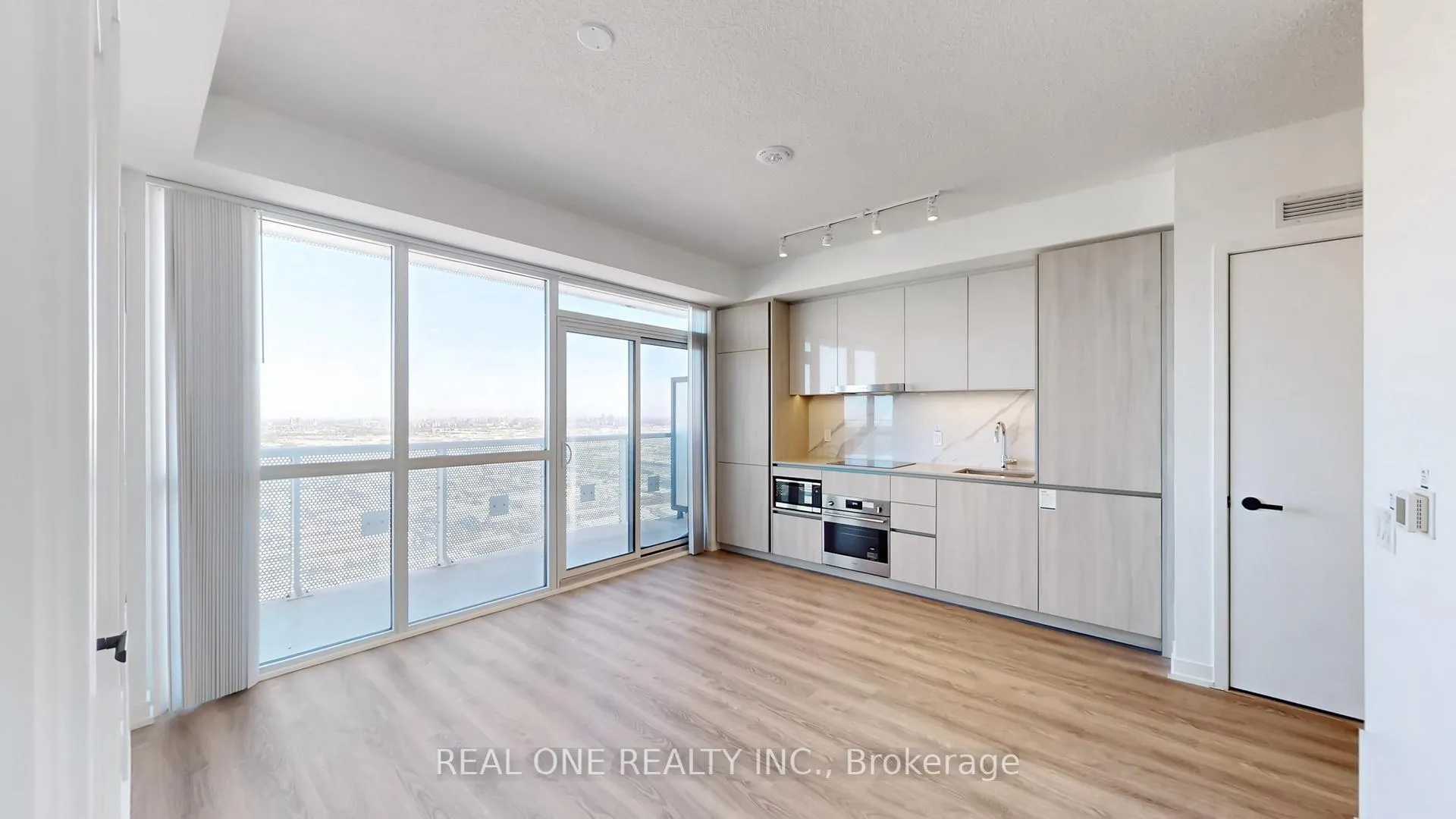 Photo 3 of Unit 5206, 8 Interchange Way, Vaughan, Vaughan Corporate Centre — HOMEH