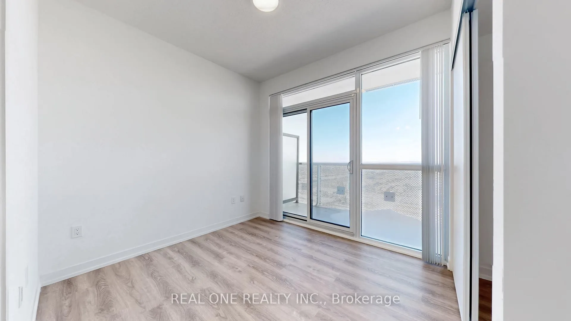 Photo 5 of Unit 5206, 8 Interchange Way, Vaughan, Vaughan Corporate Centre — HOMEH