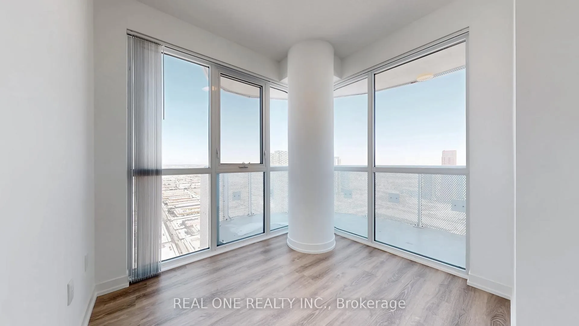 Photo 6 of Unit 5206, 8 Interchange Way, Vaughan, Vaughan Corporate Centre — HOMEH