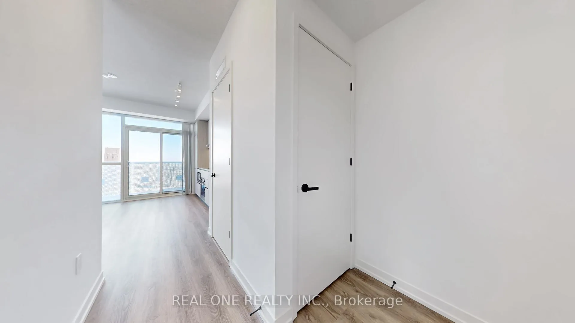 Photo 9 of Unit 5206, 8 Interchange Way, Vaughan, Vaughan Corporate Centre — HOMEH