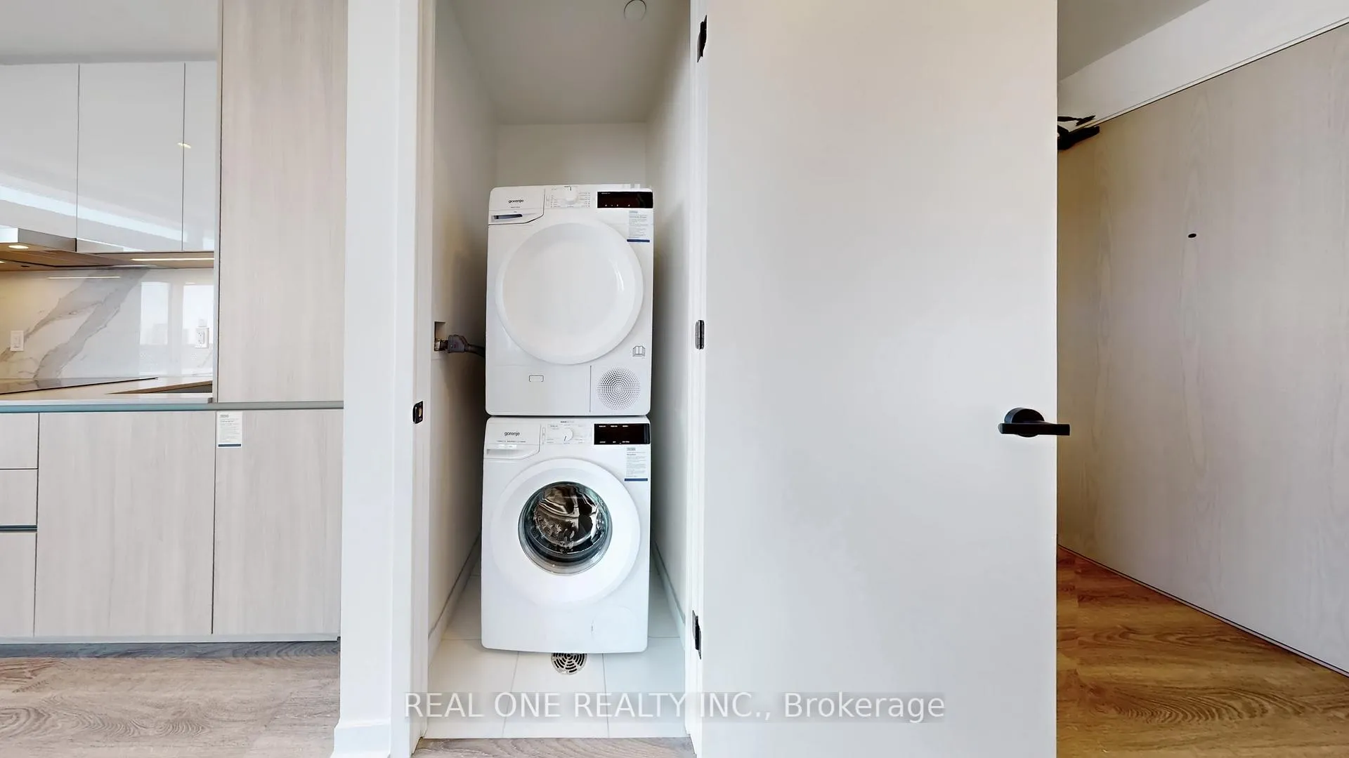 Photo 10 of Unit 5206, 8 Interchange Way, Vaughan, Vaughan Corporate Centre — HOMEH