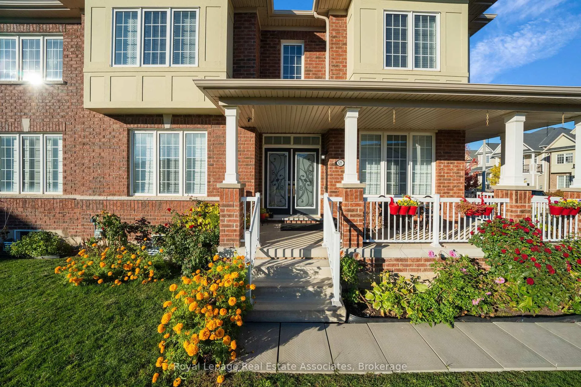 Photo 3 of 121 Esther Crescent, Thorold, Hurricane/Merrittville — HOMEH