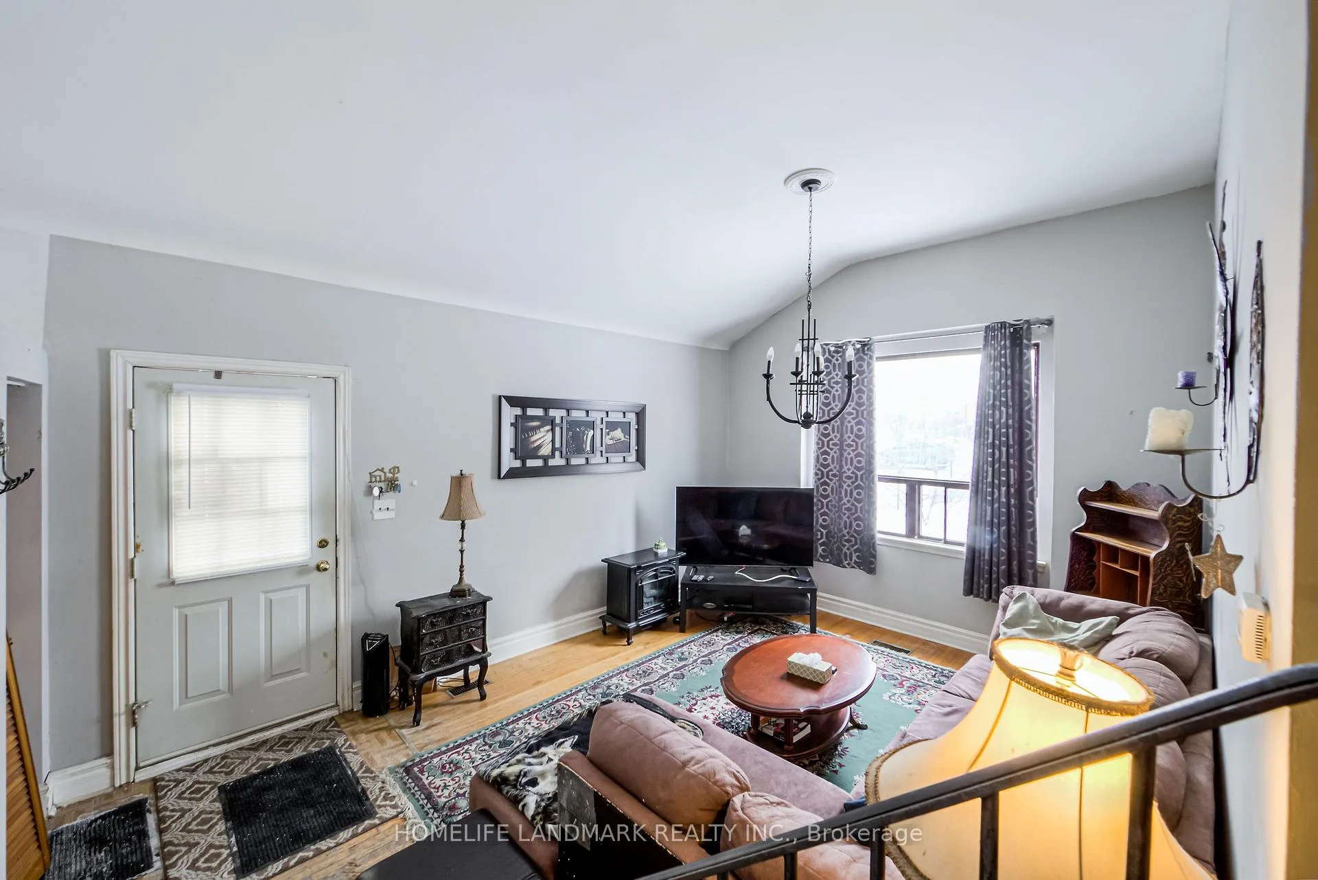 Photo 3 of 121 Pandora Circle, Scarborough, Woburn — HOMEH