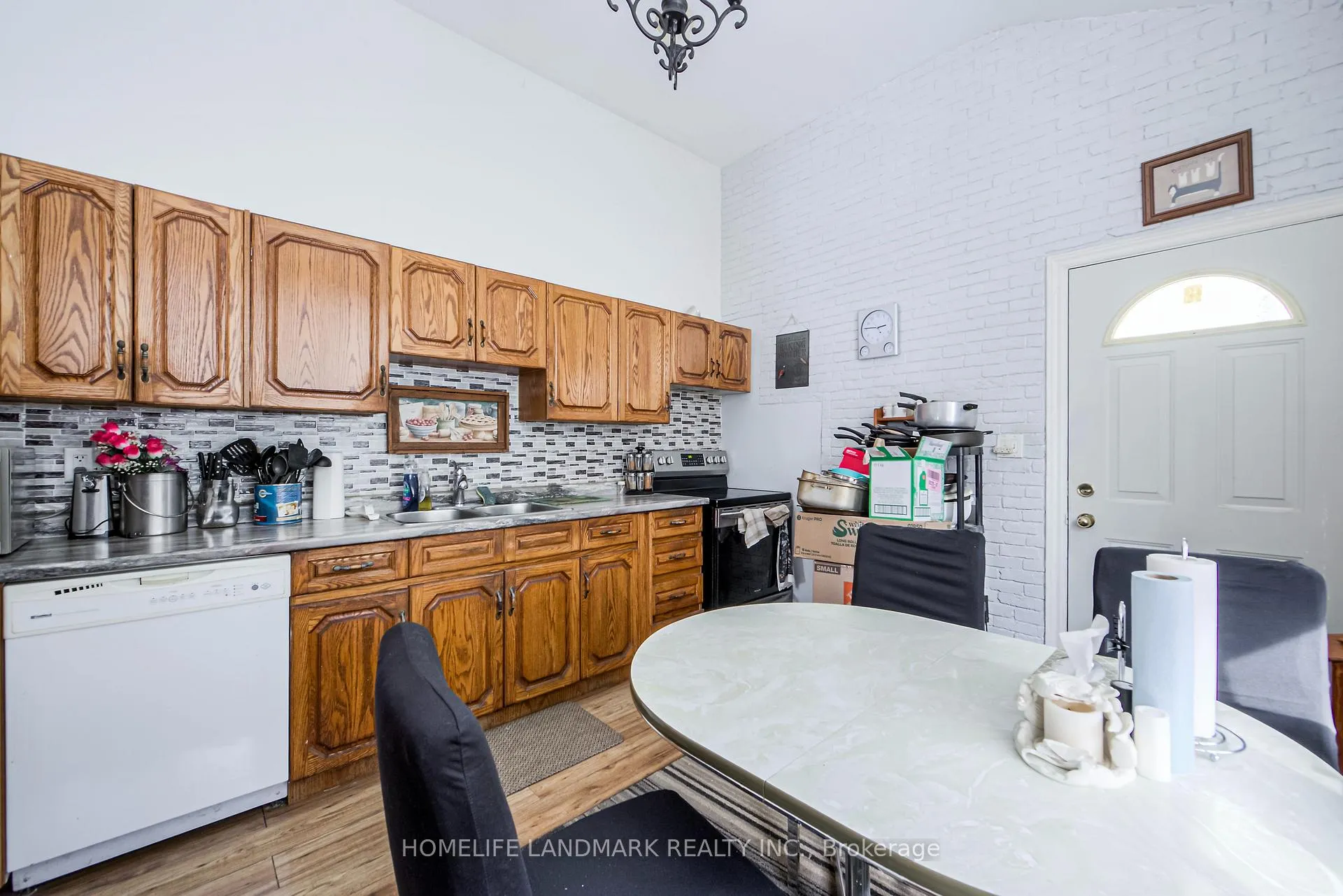 Photo 5 of 121 Pandora Circle, Scarborough, Woburn — HOMEH