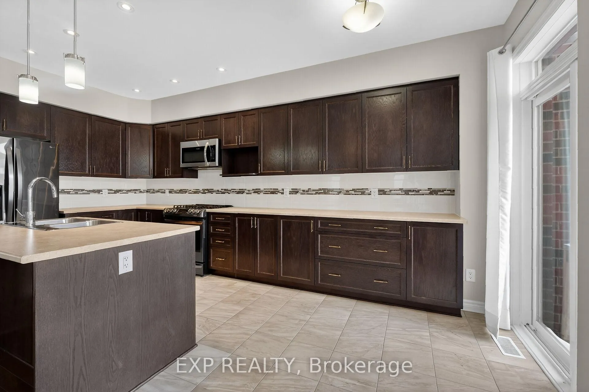 Photo 12 of 529 Rowers Way, Ottawa, Riverside South/Gloucester Glen — HOMEH