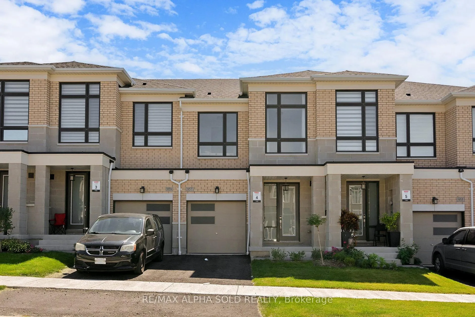 Photo 1 of 957 Grosbeak Trail, Pickering, Rural Pickering — HOMEH
