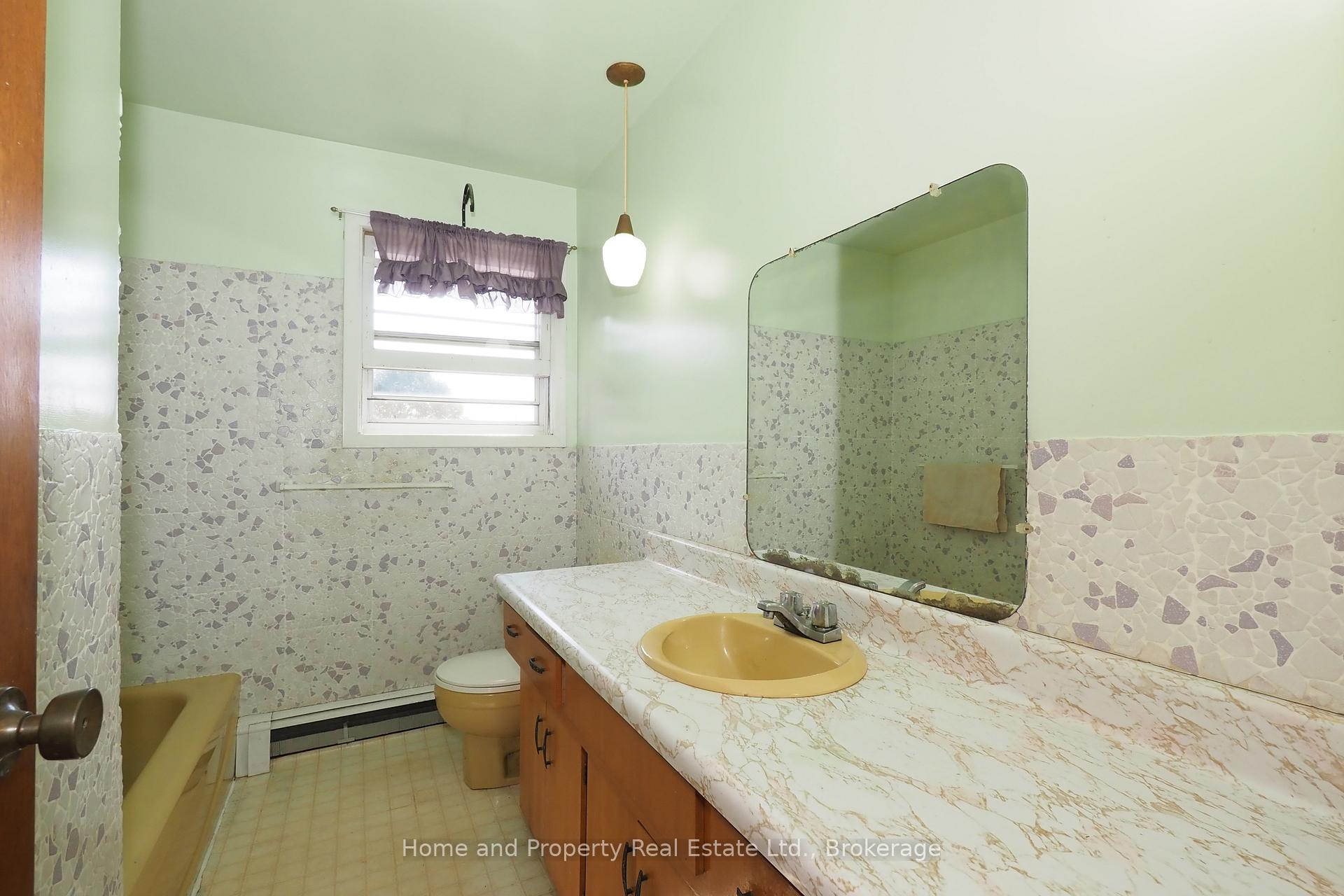 Photo 22 of 7321 Wellington Rd 11, Mapleton, Rural Mapleton — HOMEH