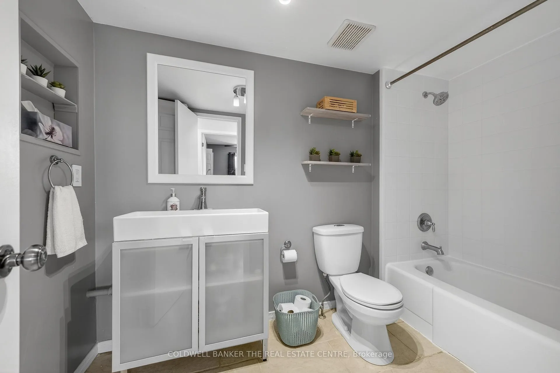 Photo 13 of Unit 2, 21 Meadow Lane, Barrie, Ardagh — HOMEH