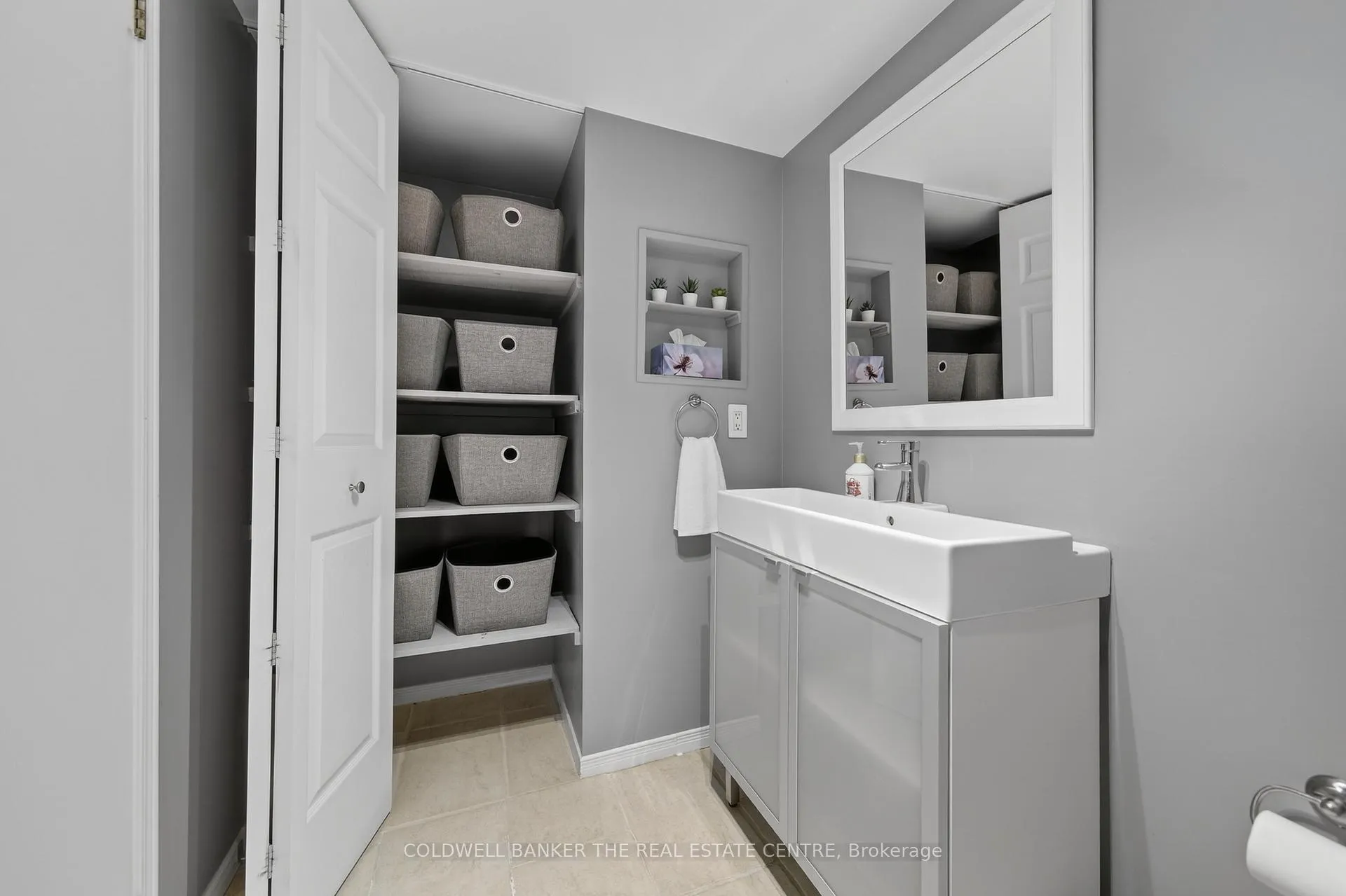 Photo 15 of Unit 2, 21 Meadow Lane, Barrie, Ardagh — HOMEH