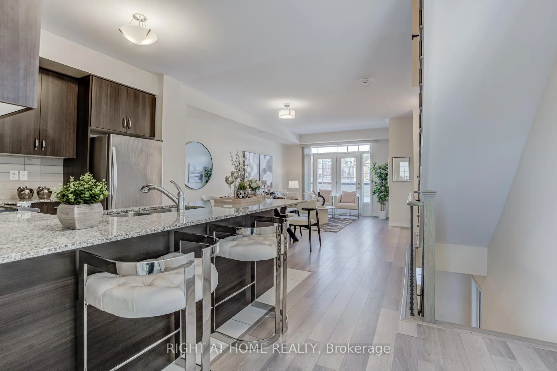 Photo 11 of 68 Lady Dolores Avenue, Vaughan, Patterson — HOMEH
