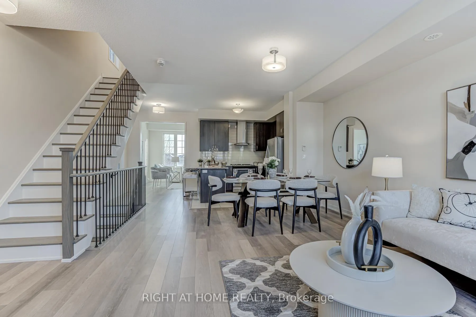 Photo 16 of 68 Lady Dolores Avenue, Vaughan, Patterson — HOMEH